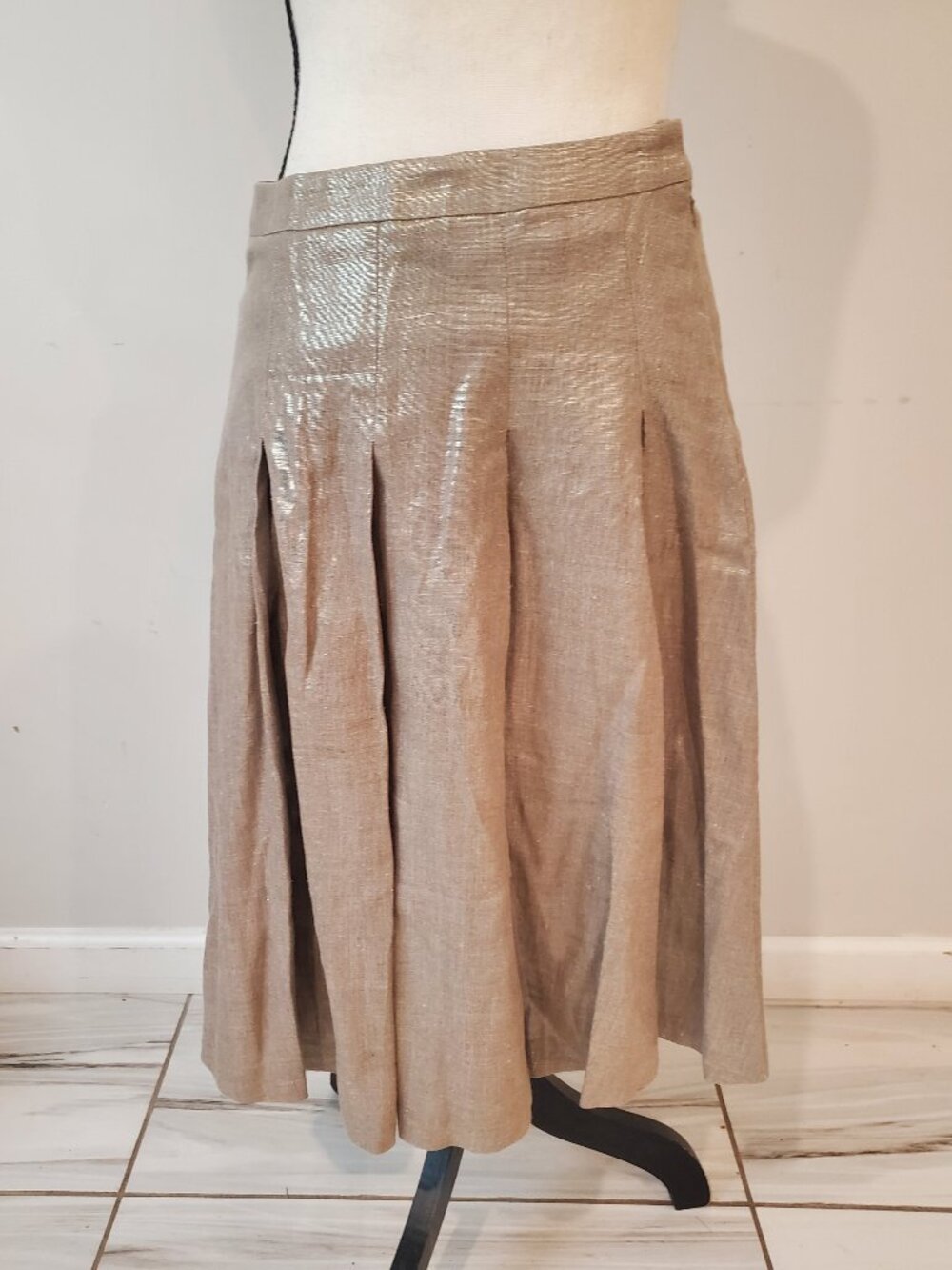 Max Mara Studio Shimmery Metallic Linen Pleated Skirt (Fits S, sized 16)